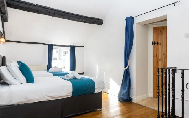 2 Pound cottage