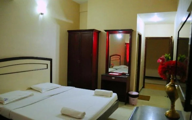 Hotel Vels Court