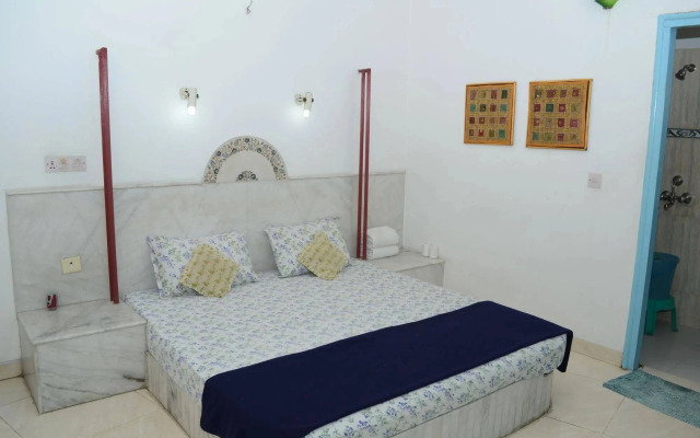 Maya Hotel & Restaurant