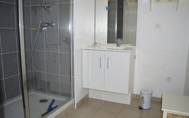 Appartement spacieux avec balcon - à 50m de la plage