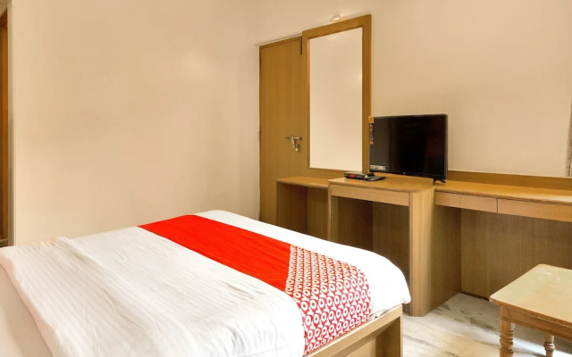 OYO 12020 Hotel Ratna Regency