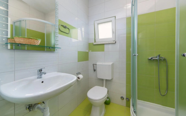 Amazing Apartment in Brist With 1 Bedrooms and Wifi