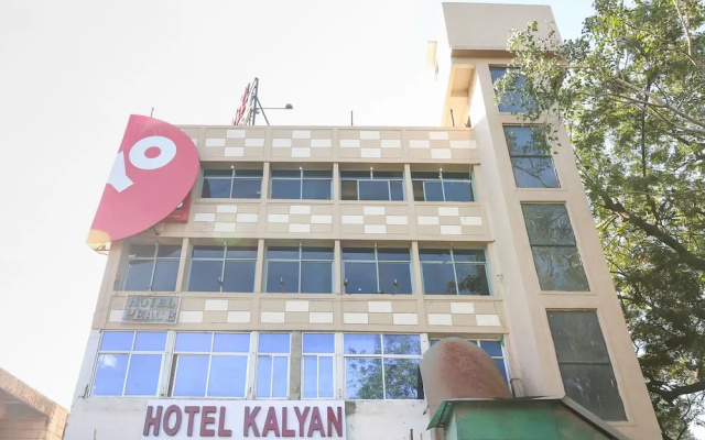 OYO 11427 Hotel Kalyan