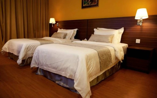 Pine Tree Hotel