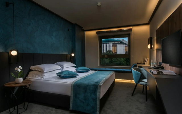 Rosslyn Central Park Hotel