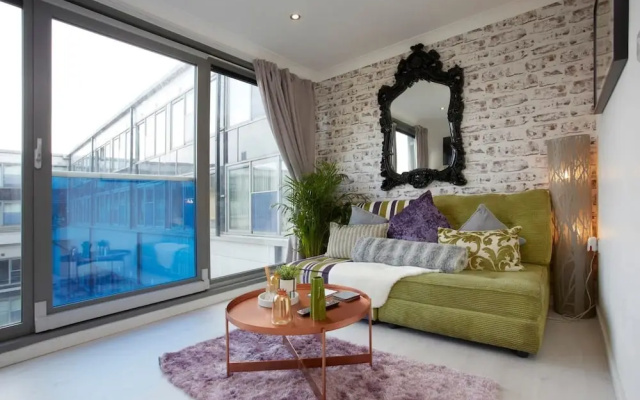 1 Bedroom Apartment, Leeds Stunning & Cosy Find!