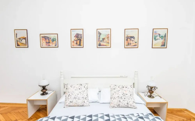 Bright and Modern Duplex in the City Center!