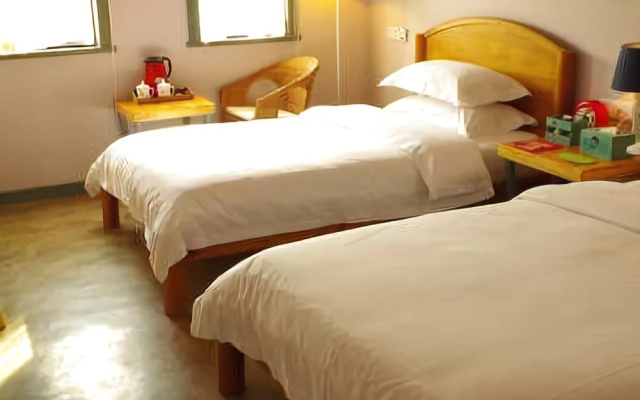 Hairong Yisheng Hotel