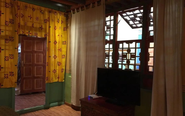 Bakuoyin Cultural Hotel
