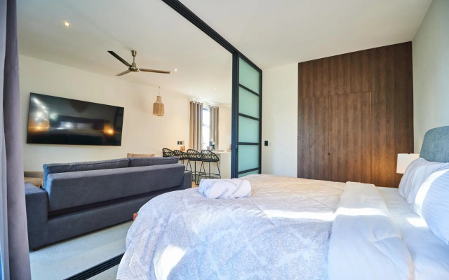 Spacious Trendy Apartment Breathtaking Terrace & Infinity Pool Lounge & Yoga Area