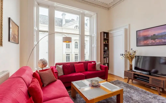 2 Bedroom Flat in Central Edinburgh