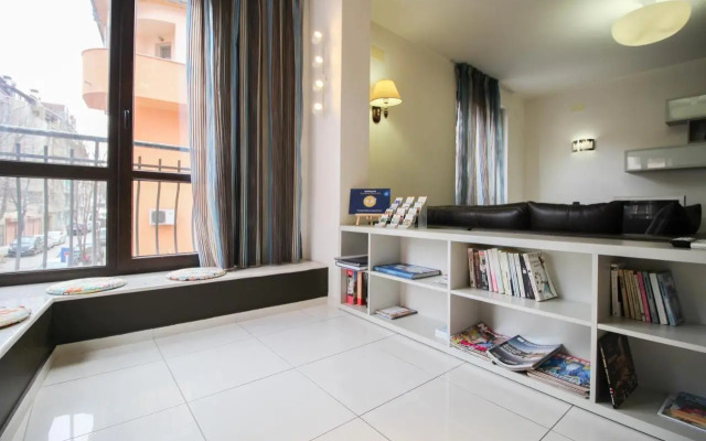 Trendy & Deluxe Apartment