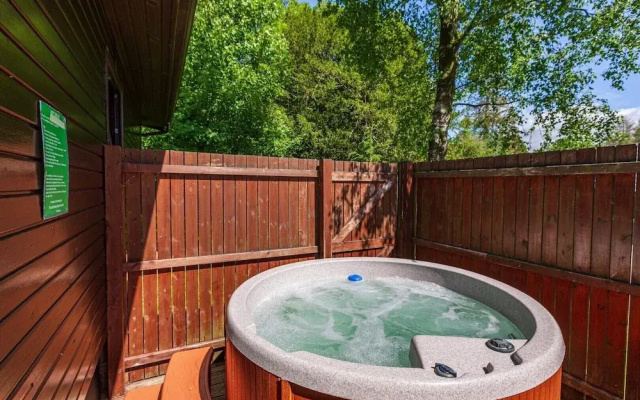 Primrose Lodge 2 with Hot Tub (H 2014) 57293