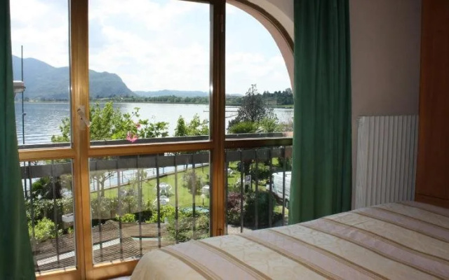 Albergo Ristorante Punta DellEst
