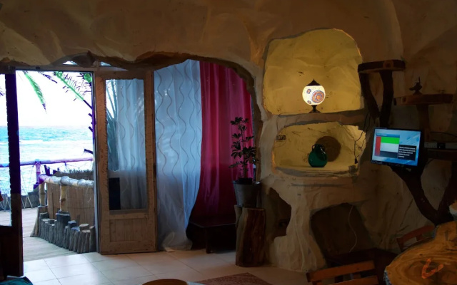 The Cozy Beach Cave