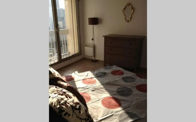 4 Min Walk To Metro, 60m², Renovated, la Defense