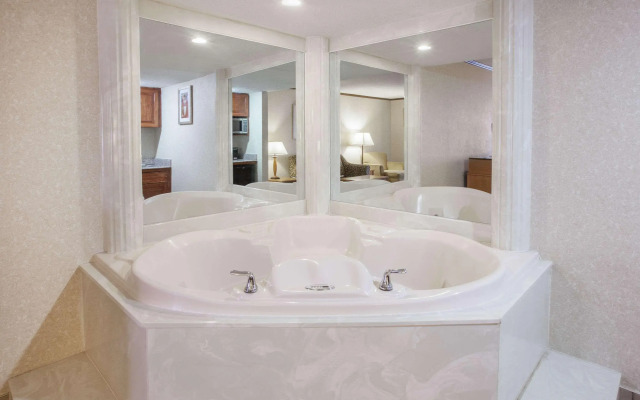 Americas Best Value Inn Canton
