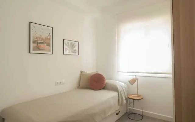 3 Bed Apt Sleep 6 - Pets, Balcony, Parking, Wifi