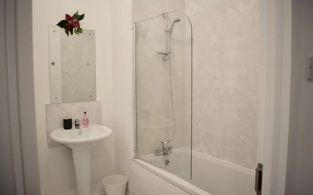 Modern 2 Bedroom Ifsc in Spencer Dock
