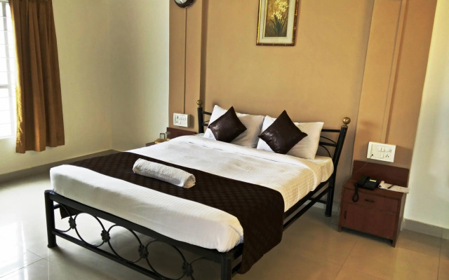 OYO 1065 Hotel HMR Royal Inn