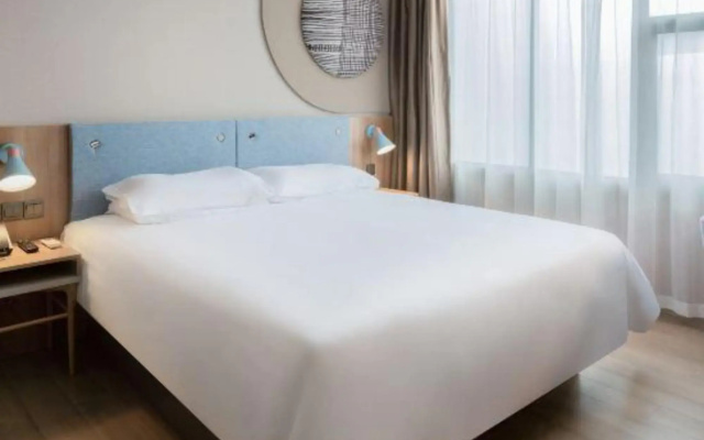 Home Inn Huayi Select Hotel (Shaoxing Shangyu Renmin Bridge Pedestrian Street Branch