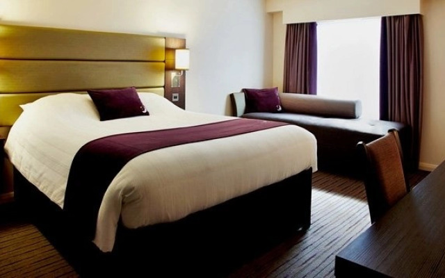 Premier Inn Oldham - Broadway