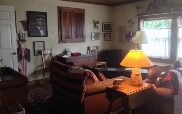 The White House Inn