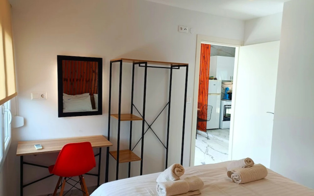 Salonikiou Beach Deluxe Apartments