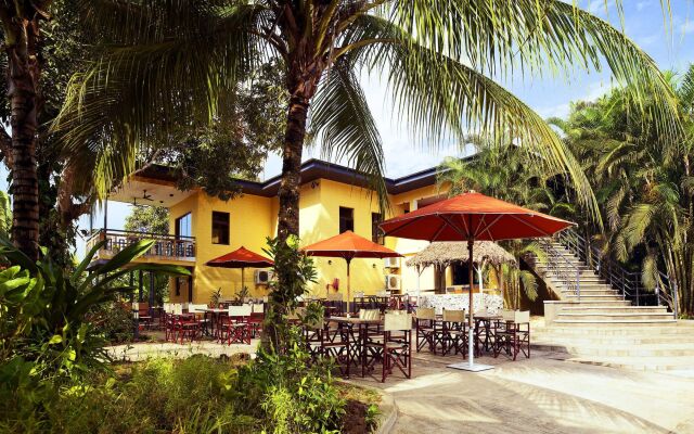 Отель Le Meridien Ibom Hotel & Golf Resort Нигерия, Уйо - отзывы, цены и фото номеров - забронировать отель Le Meridien Ibom Hotel & Golf Resort онлайн вид на фасад