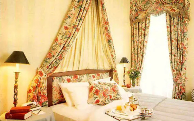 Gallery Hotel