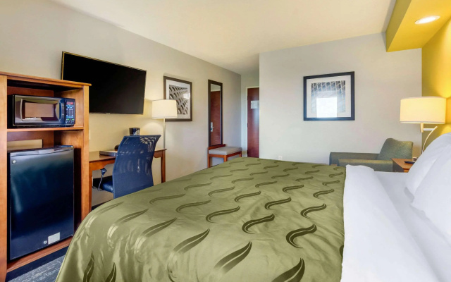 Clarion Pointe Staunton East