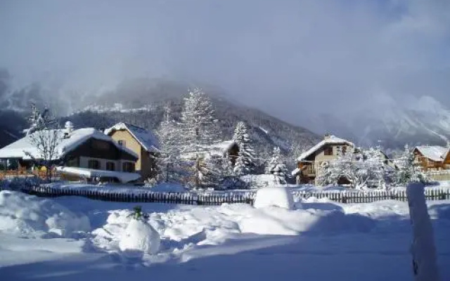 Apartment in Chalet Chamoissiere