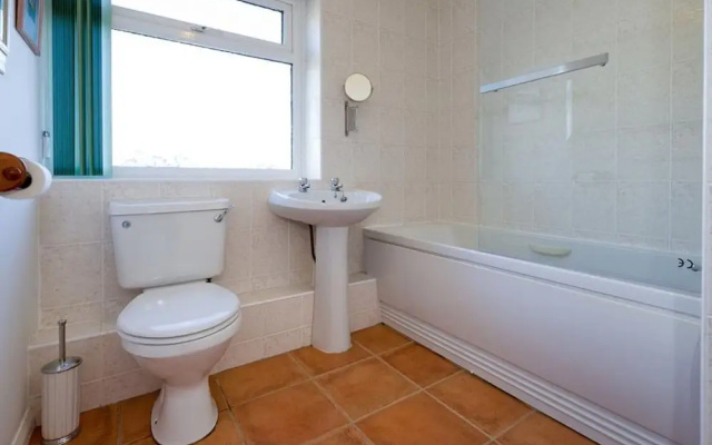 Spacious, Beachy Holiday Home on the Edge of Abersoch