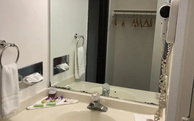 Val-U Motel