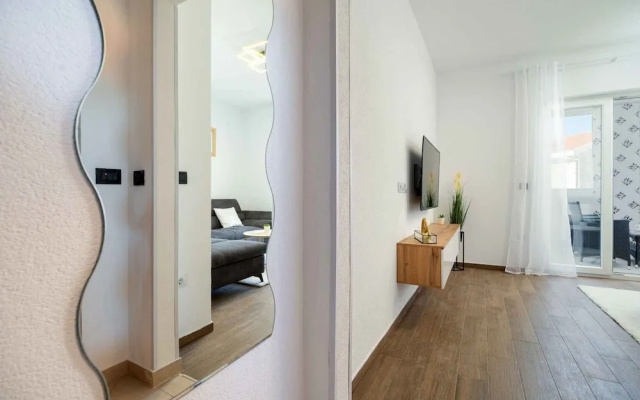 Beautiful 2-bedrooms Apartment in Rogoznica