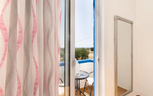 Gennadi Sun Apartments 300 m from the beach