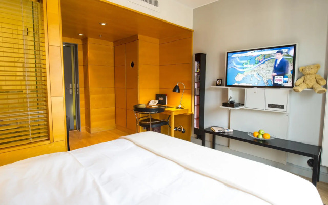 Hotel Rival
