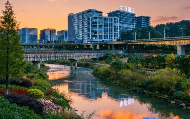 Huafei Hotel (Guiyang Longdongbao International Airport Sasseur Outlets)