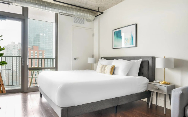 Chicago | Prime Studio South Loop Apartment