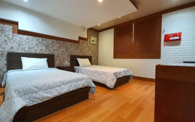 Taebaek Tourist Hotel