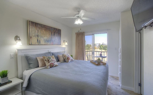 Park Suites at 237 - One Bedroom Apartment