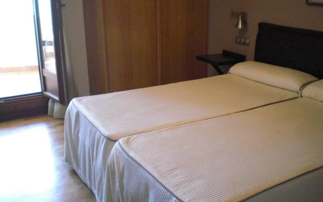 Hostal Izar-Ondo