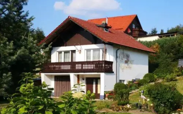 Modern Holiday Home in Hinternah with Forest Nearby