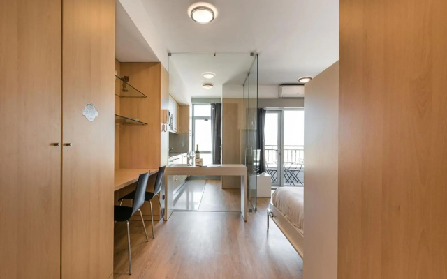 Dragon Stadium Studio w Balcony by LovelyStay