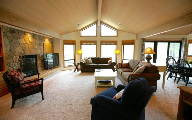 10 Tan Oak-AC-Hot Tub-3BR/3BA