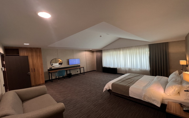Pyramids Resort (Пирамидс Резорт)