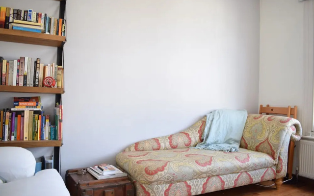 Top Floor 2 Bedroom Apartment in Hackney