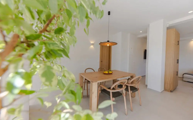 The Olive Poolhouse