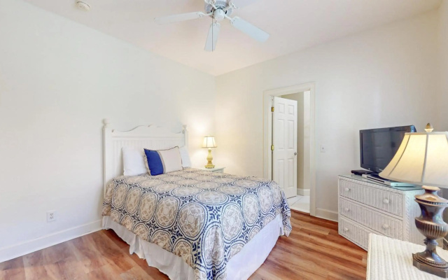 1 Troon Dr