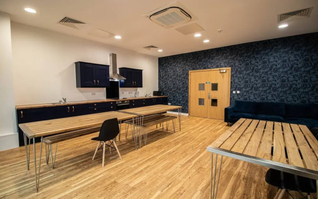 Large And Modern 2 Bedroom Flat With City Views
